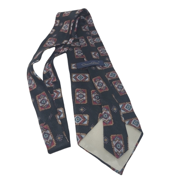 Oscar de la Renta | Black and Red Vintage Silk Rectangle Patterned Tie - Picture 9 of 10
